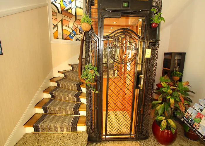 비르지나 3* 파리